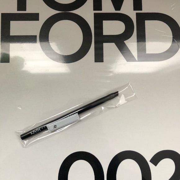 NYX Pro Brush Set with Cleansing Pad - Picture 14 of 15